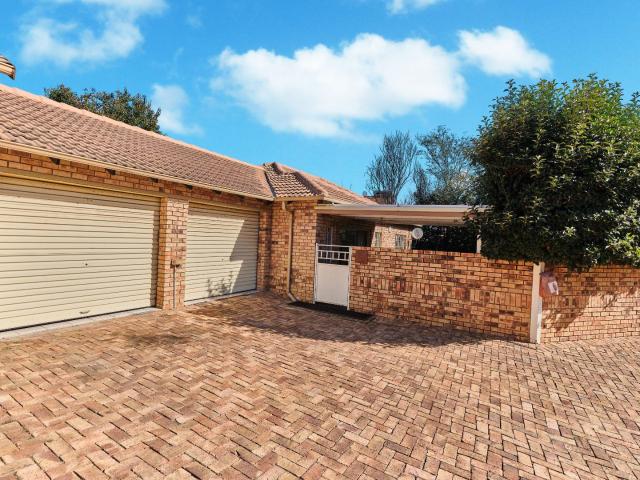 Townhouse for rent in Sandton, Gauteng