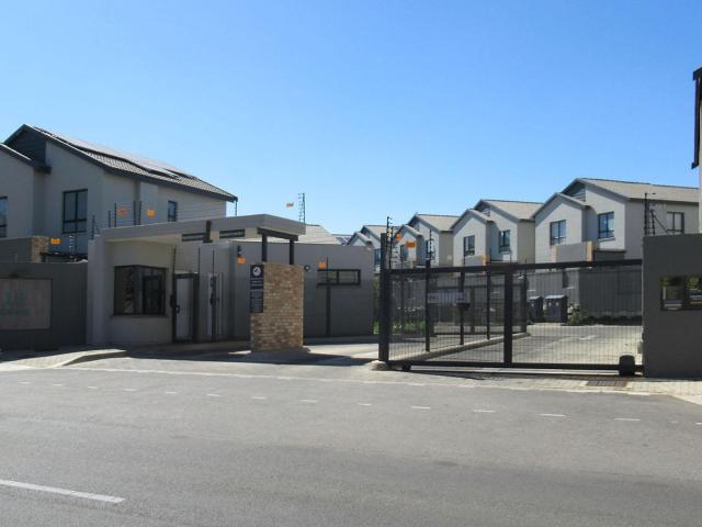 Townhouse for sale in Alexandra, Gauteng