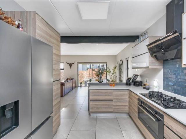 Townhouse for sale in Vosloorus, Gauteng