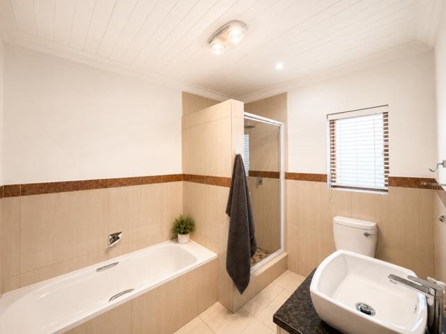 Townhouse for rent in Waterkloof, Gauteng
