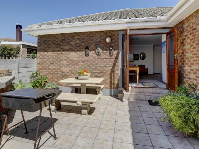 Townhouse for sale in Cape Town, Northern Suburbs