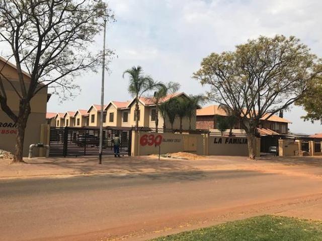 Townhouse for rent in Waterkloof, Gauteng