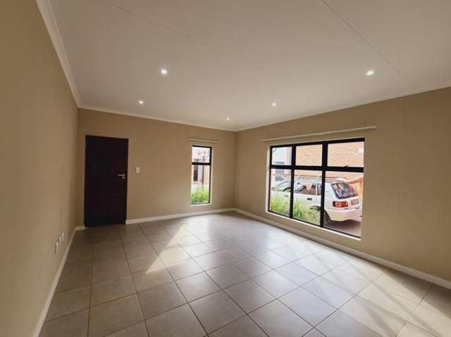 Townhouse for sale in Dr Kenneth Kaunda, North West
