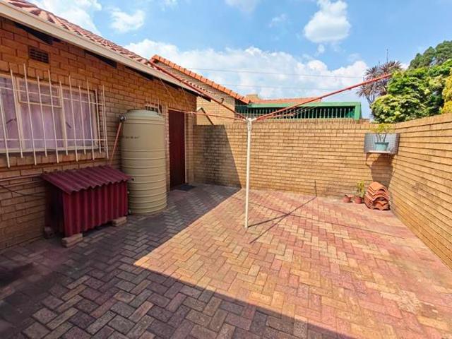 Townhouse for sale in eMalahleni, Emalahleni Local Municipality