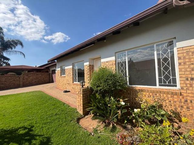 Townhouse for sale in eMalahleni, Emalahleni Local Municipality