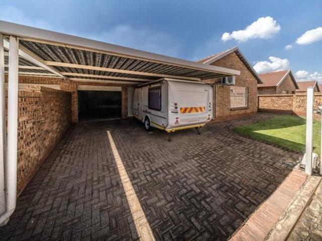 Townhouse for sale in eMalahleni, Emalahleni Local Municipality