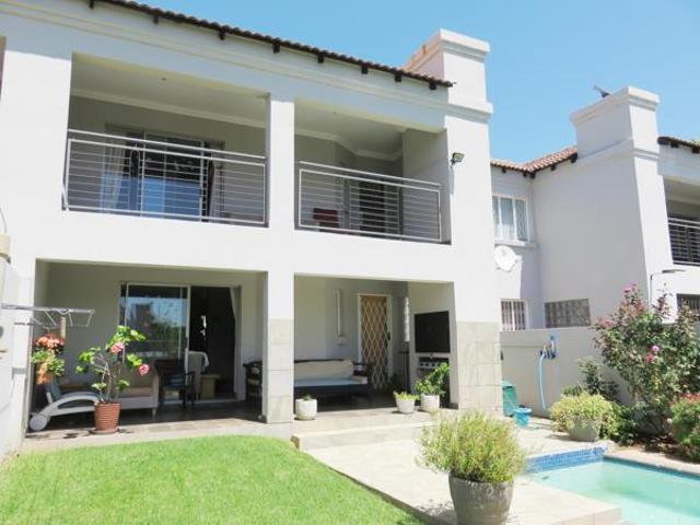 Townhouse for sale in Oranjeville, Free State