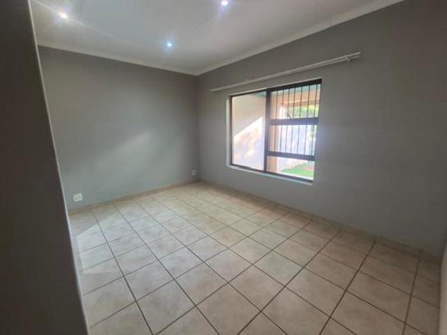 Townhouse for rent in Waterkloof, Gauteng