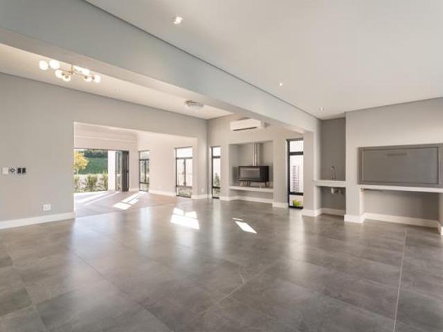 Townhouse for rent in Durbanville, Western Cape