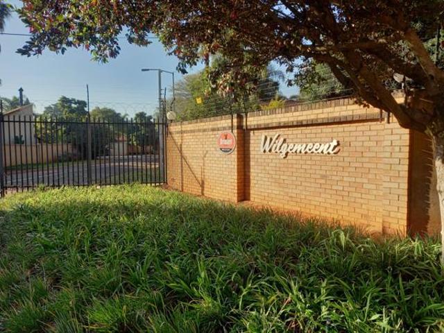 Townhouse for rent in Waterkloof, Gauteng