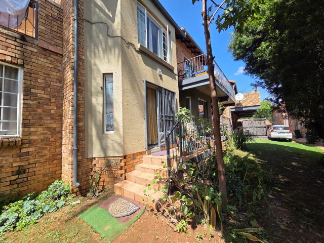 Townhouse for sale in Waterkloof, Gauteng