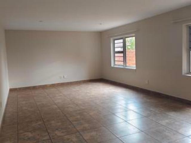 Townhouse for rent in Waterkloof, Gauteng
