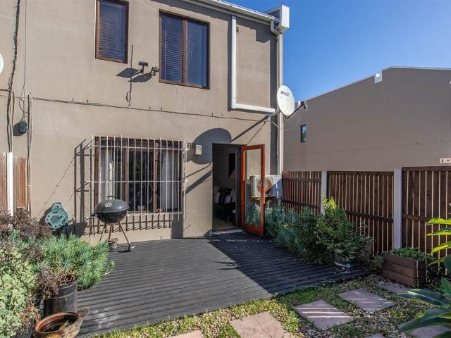 Townhouse for sale in Cape Town, Southern Suburbs