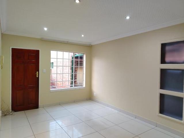 Townhouse for rent in Waterkloof, Gauteng