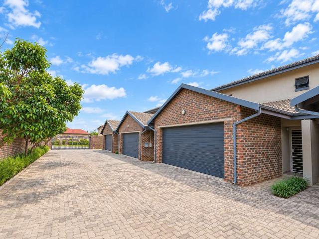 Townhouse for sale in Waterkloof, Gauteng
