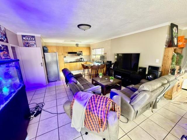 Townhouse for sale in Dr Kenneth Kaunda, North West