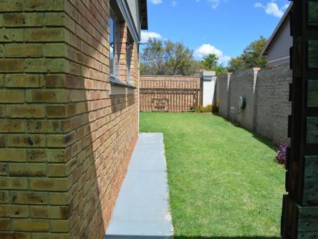 Townhouse for sale in Dr Kenneth Kaunda, North West