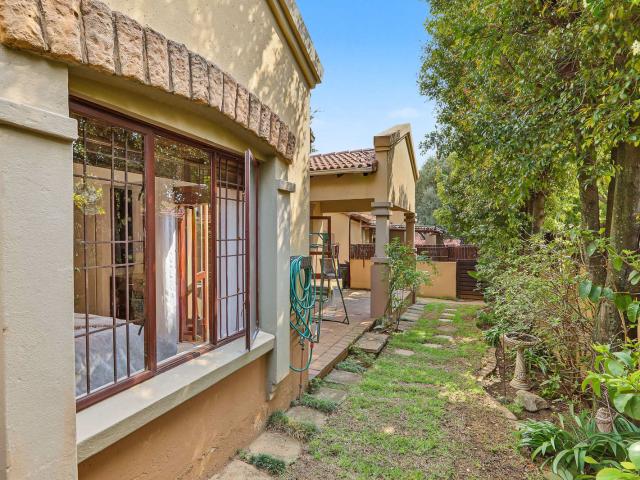 Townhouse for sale in Sandton, City of Johannesburg Metropolitan Municipality