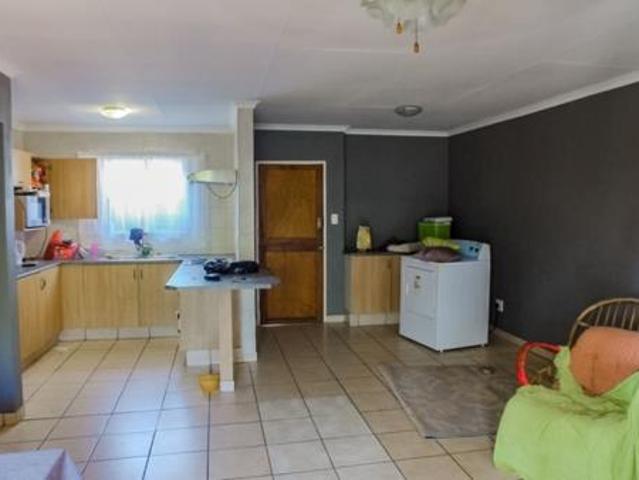 Townhouse for rent in Waterkloof, Gauteng