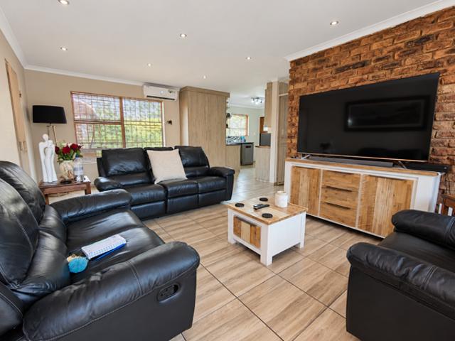 Townhouse for rent in Jansenpark, City of Ekurhuleni Metropolitan Municipality