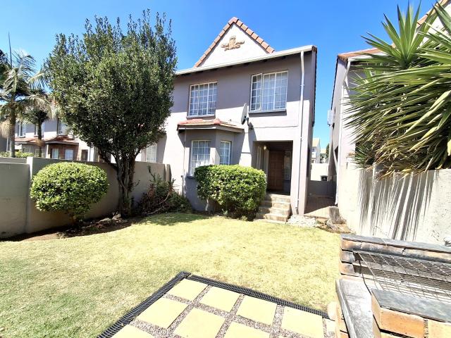 Townhouse for sale in Edenvale, City of Ekurhuleni Metropolitan Municipality