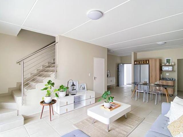 Townhouse for rent in Vosloorus, Gauteng