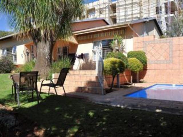 Townhouse for rent in Sandton, City of Johannesburg Metropolitan Municipality