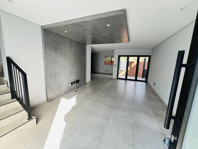 Townhouse for rent in Sandton, City of Johannesburg Metropolitan Municipality