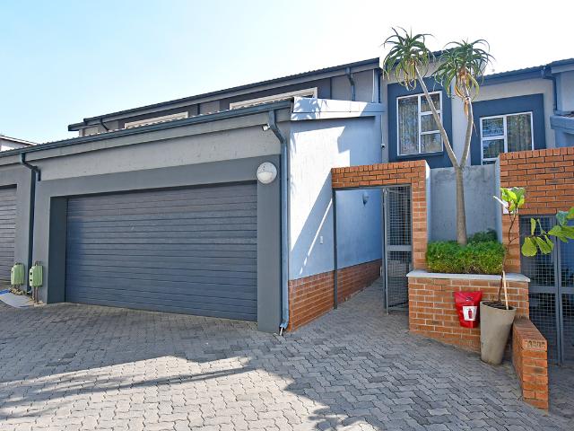 Townhouse for sale in Alexandra, Gauteng