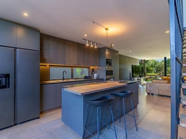 Townhouse for sale in Princess Grant, Kwazulu-natal