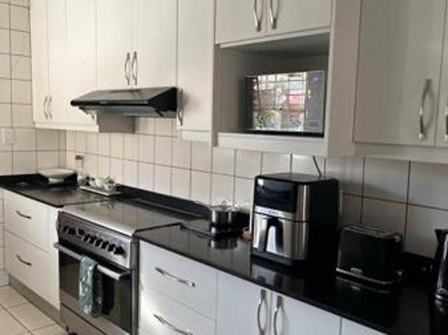 Townhouse for rent in Ekurhuleni, Gauteng