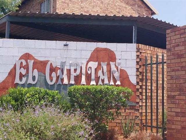 Townhouse for sale in Vosloorus, Gauteng