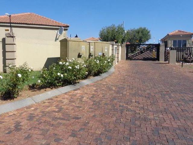Townhouse for sale in Vosloorus, Gauteng