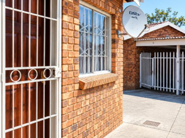 Townhouse for sale in Hartbeespoort Dam Nature Reserve, North West