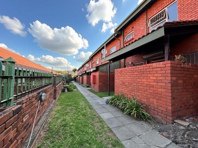 Townhouse for sale in Hartbeespoort Dam Nature Reserve, North West