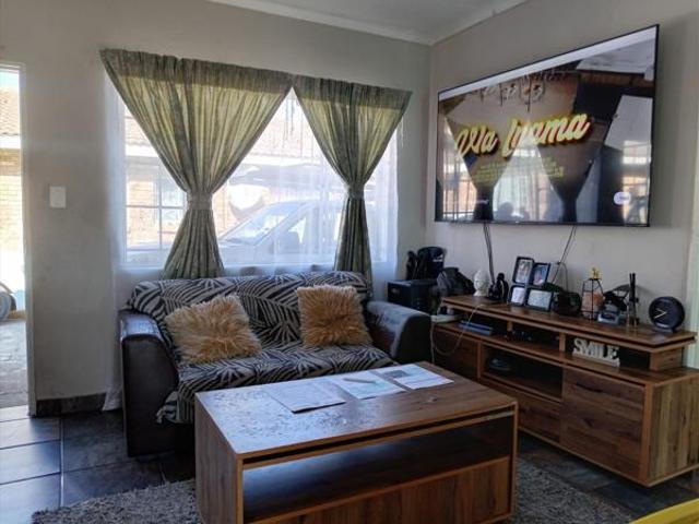 Townhouse for sale in Hartbeespoort Dam Nature Reserve, North West