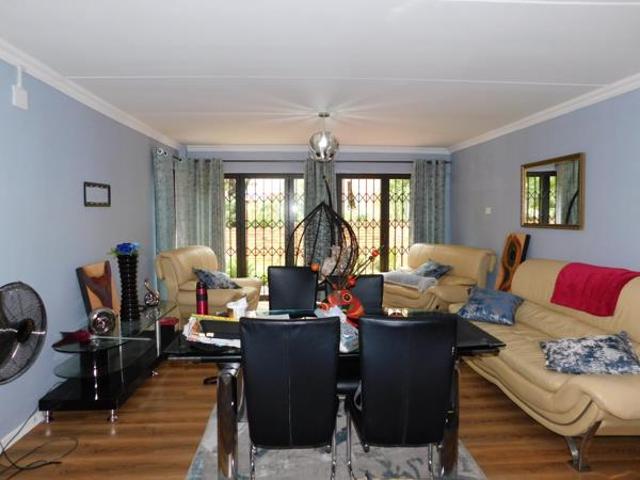 Townhouse for rent in Waterkloof, Gauteng