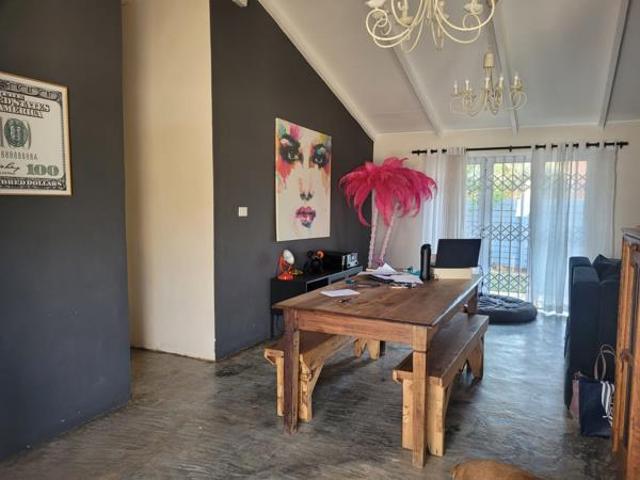 Townhouse for rent in Waterkloof, Gauteng
