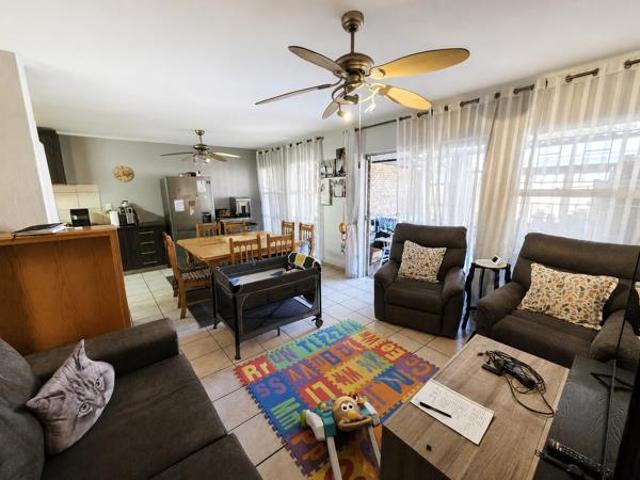Townhouse for rent in Waterkloof, Gauteng