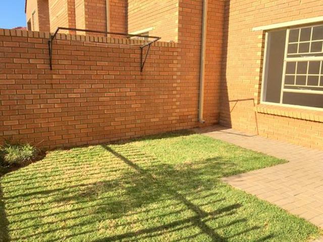 Townhouse for rent in Waterkloof, Gauteng