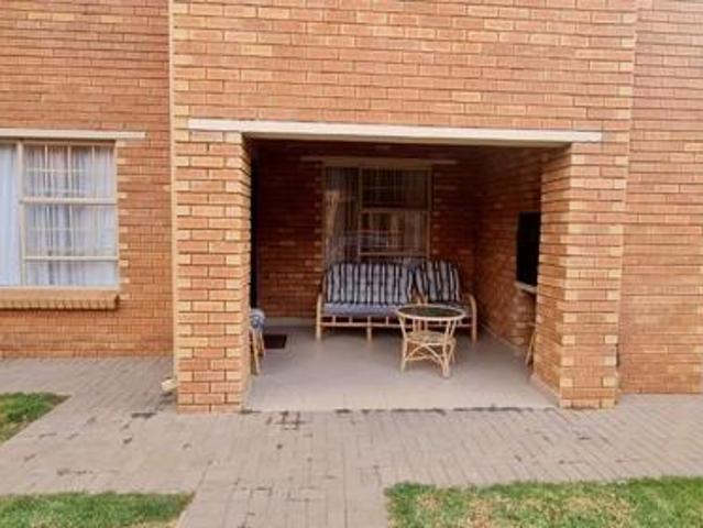 Townhouse for rent in Waterkloof, Gauteng