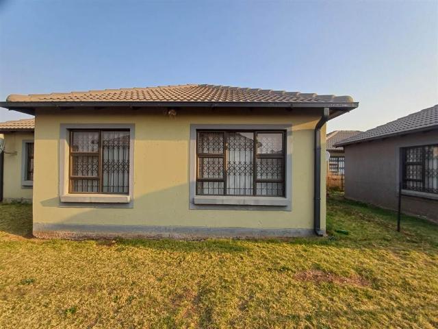 Townhouse for sale in Dr Kenneth Kaunda, North West