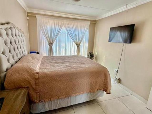 Townhouse for sale in Dr Kenneth Kaunda, North West