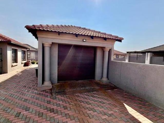 Townhouse for sale in Dr Kenneth Kaunda, North West