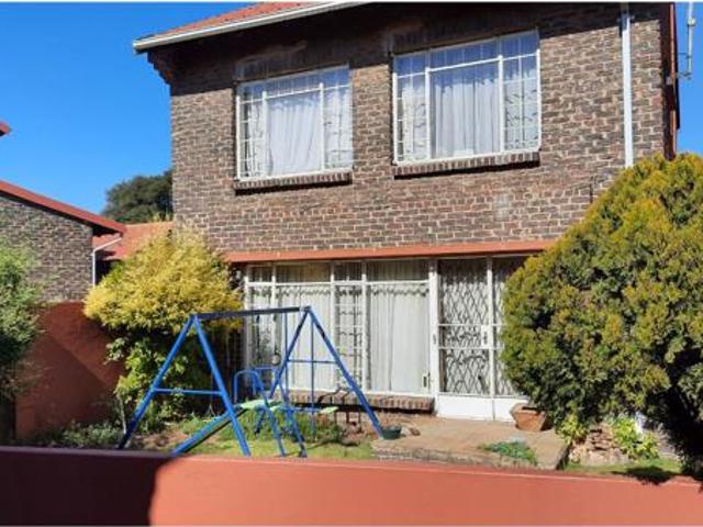 Townhouse for rent in Ekurhuleni, Gauteng