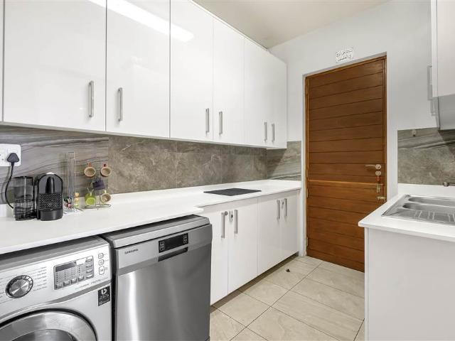 Townhouse for sale in Johannesburg, North & Sandton