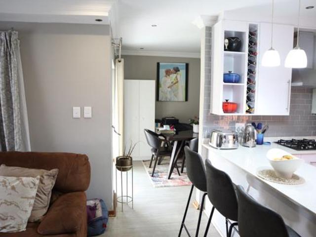 Townhouse for rent in Waterkloof, Gauteng