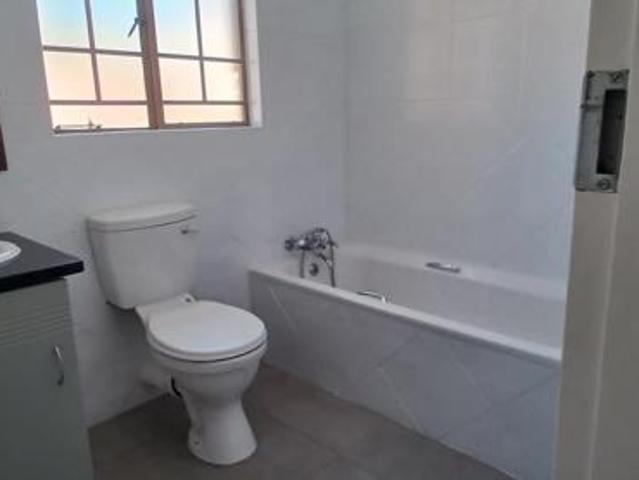 Townhouse for rent in Waterkloof, Gauteng