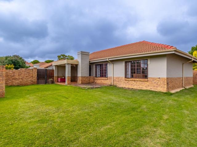 Townhouse for sale in Waterkloof, Gauteng