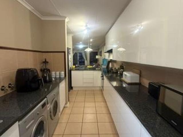 Townhouse for rent in Waterkloof, Gauteng